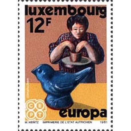 Luxembourg N° 0982 N**